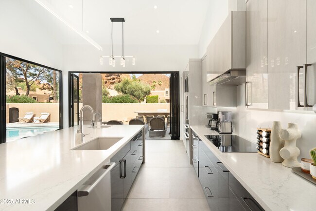 Foto del edificio - 4440 E Camelback Rd
