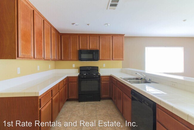 Building Photo - 2 br, 2.5 bath House - 25832 Iris Ave #B
