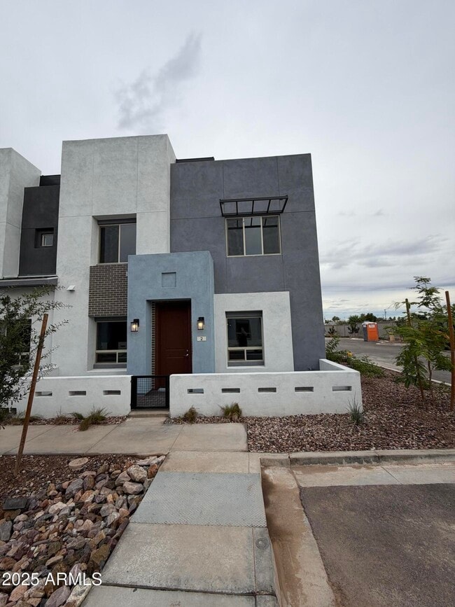 Building Photo - 733 E Commonwealth Ave