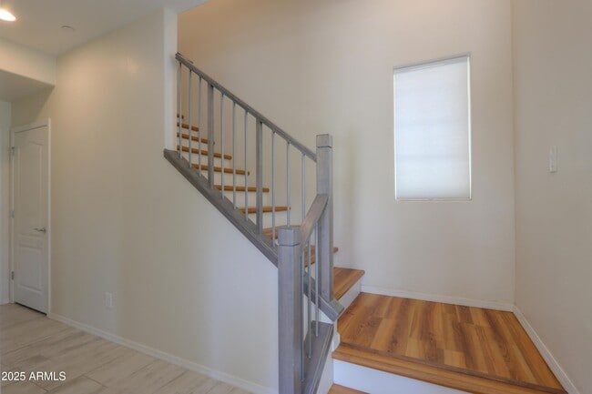 Foto del edificio - 1665 E Dogwood Ln