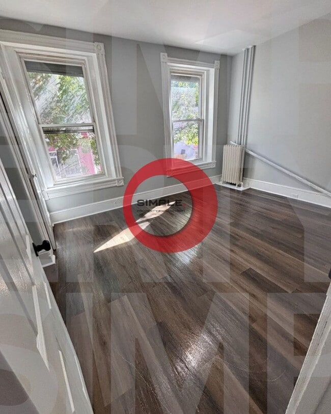 Photo - Huge 7-bedroom 2 baths with laundry on the... House