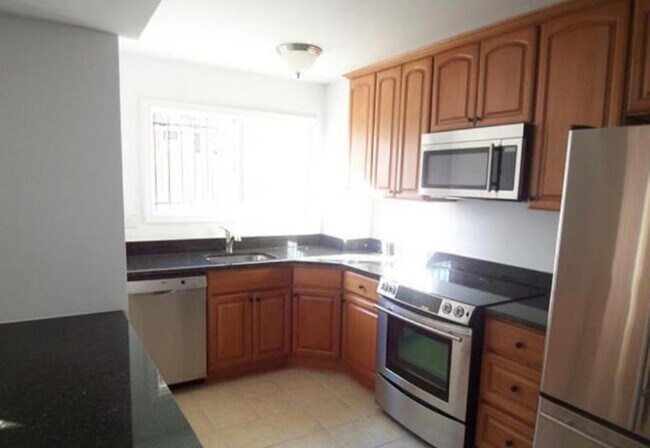 Building Photo - 1386 Bryant St NE