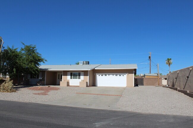 Foto del edificio - LONG TERM! 3 Bedroom 3 Bath Pool Home!