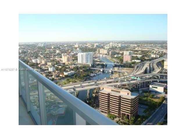 Foto del edificio - 185 SW 7th St