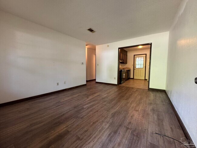 Foto del edificio - 718 Mills Ave