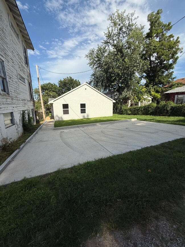 Building Photo - 310 N Rosedale Ave