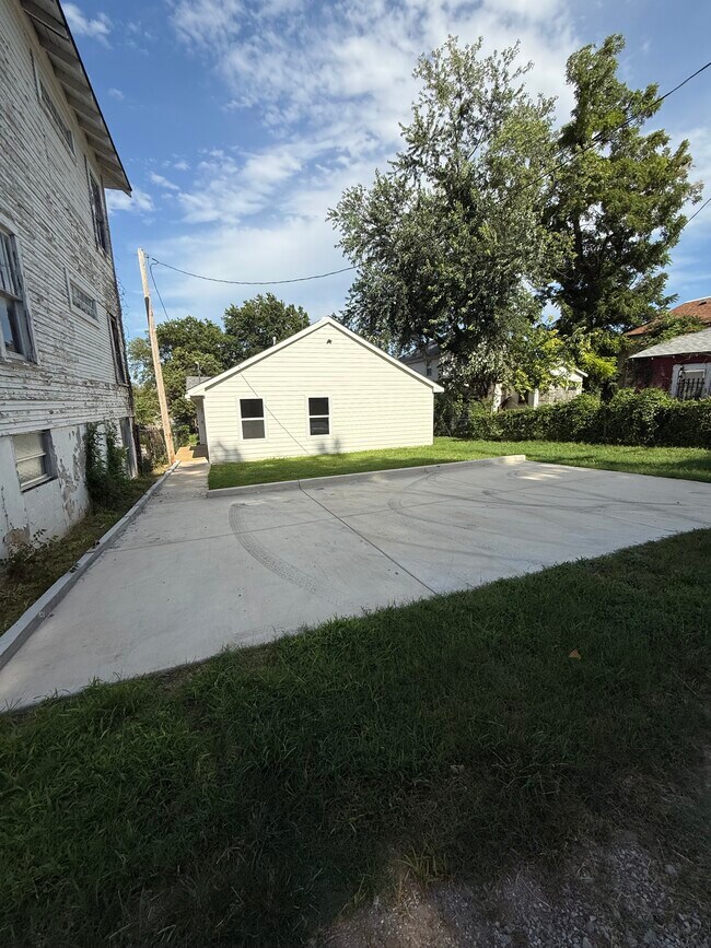 Foto del edificio - 310 N Rosedale Ave