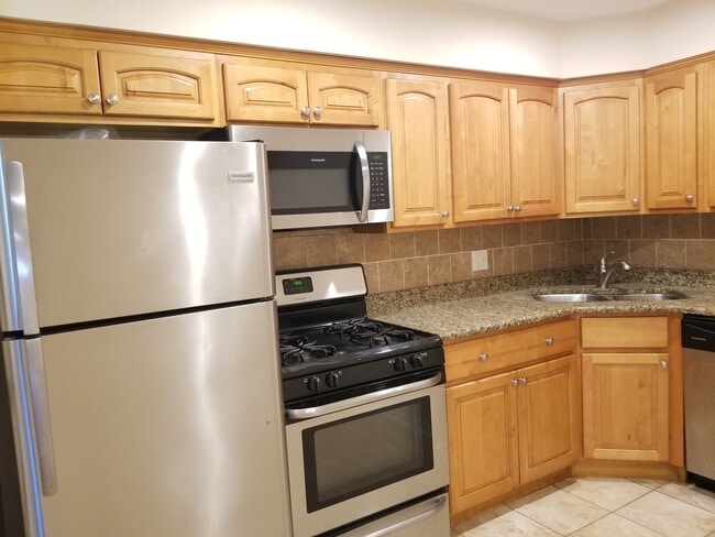 Building Photo - 12 Parkside Ct