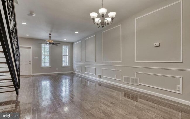 Building Photo - Amazingly renovated 3bd 2.5bth rarely avai...
