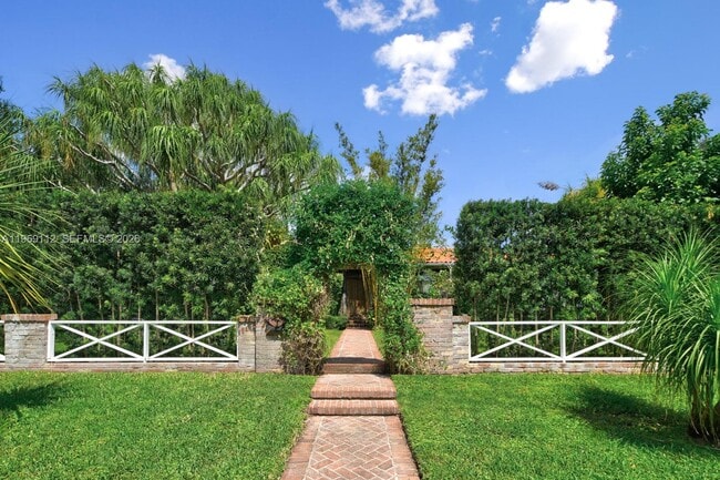 Foto del edificio - 575 Hibiscus Ln