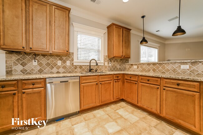 Building Photo - 51 Maple Hill Dr