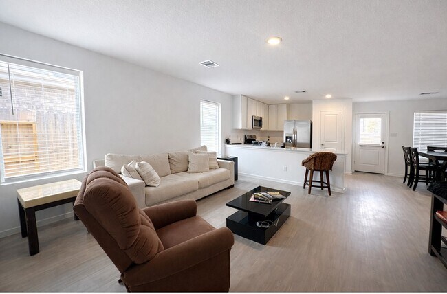 Building Photo - 21151 Vercelli St