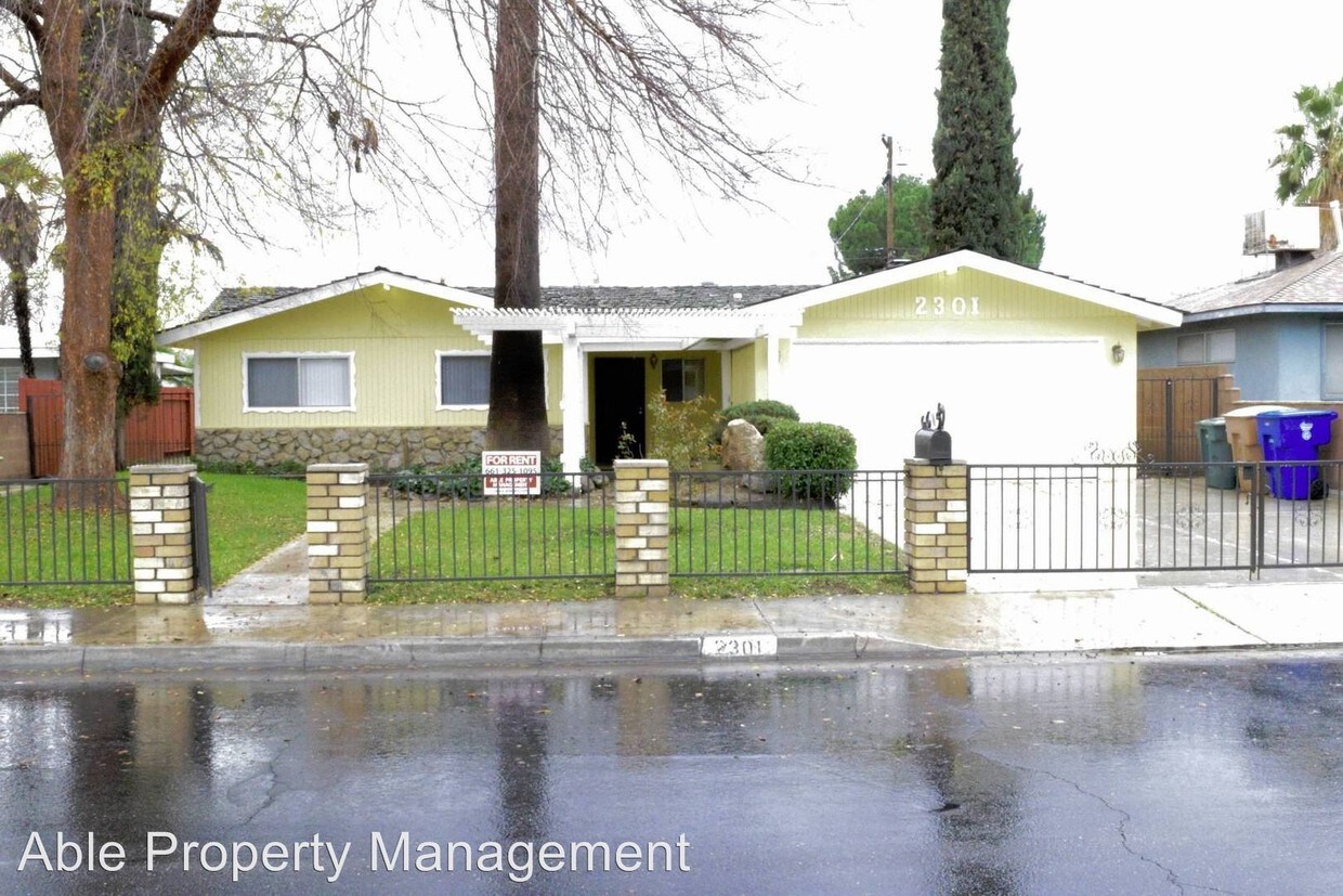 Primary Photo - 2301 Oakwood Dr