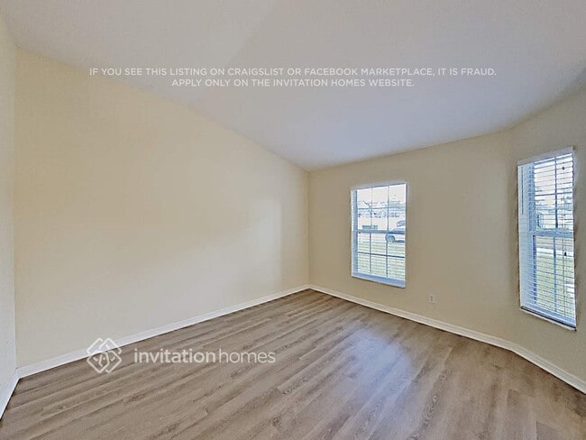 Foto del edificio - 370 Pine Springs Dr