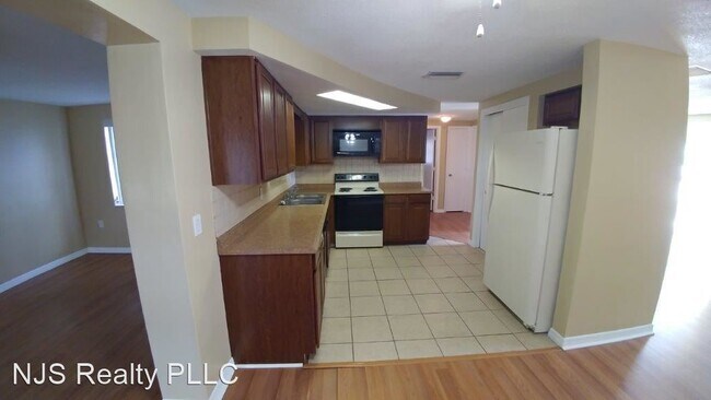 Building Photo - 2 br, 1.5 bath House - 4629 Croton Dr.