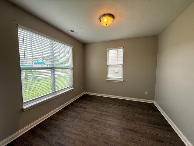 Foto del edificio - 8836 Kipling Dr