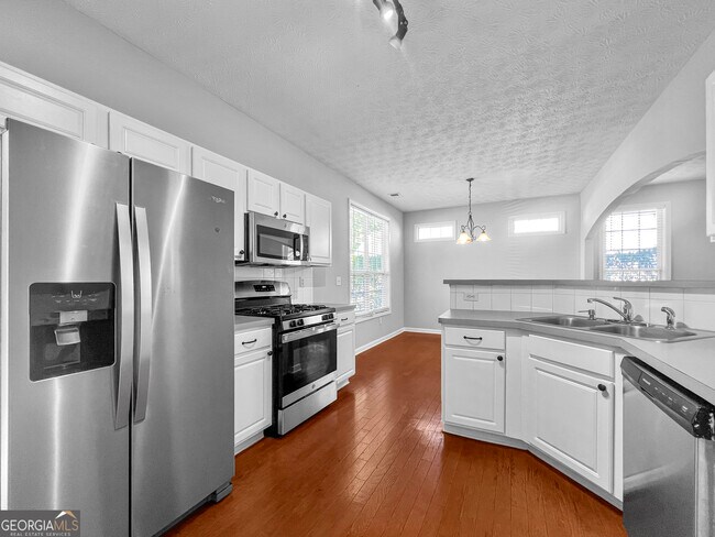 Building Photo - 2058 Greenhill Pass