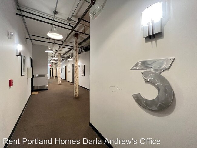Building Photo - Studio, 1 bath House - 725 NW Flanders St....