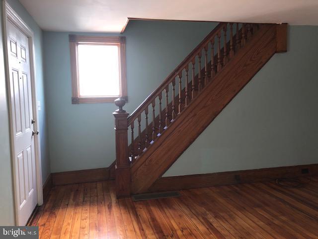 Primary Photo - 12 Thompson St