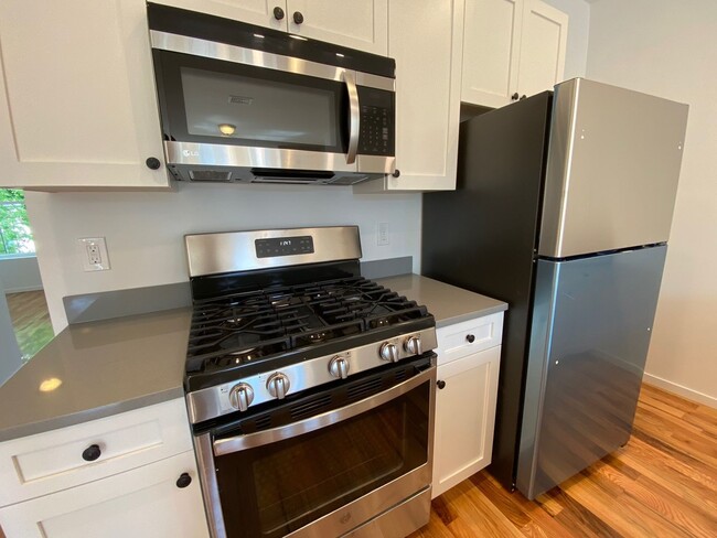 Building Photo - 55 Dubois St