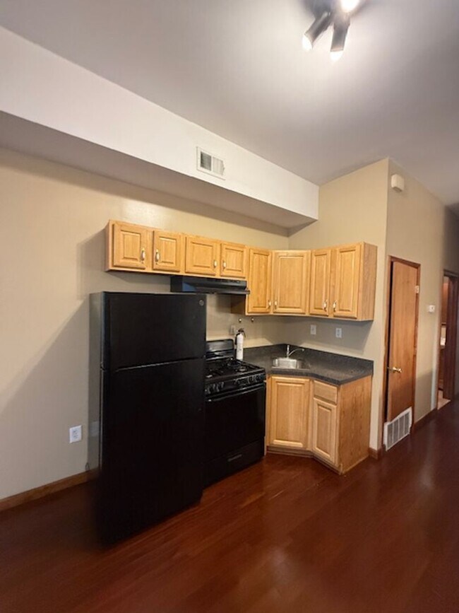 Building Photo - Terrific 2 bedroom in Graduate Hospital