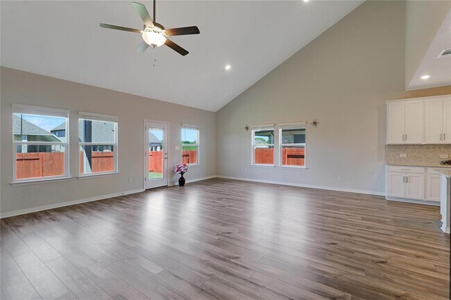 Foto del edificio - 17608 Pepperwood Cv
