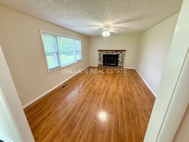 Foto del edificio - LOCATED IN GIBBS...FANTASTIC UPDATED, 1-LE...