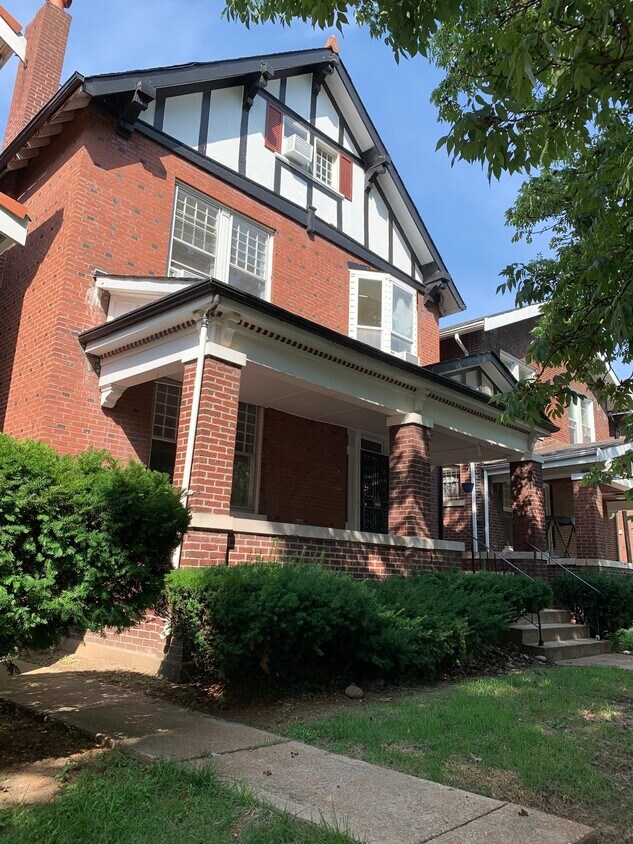 Front of House - 5812 De Giverville Ave