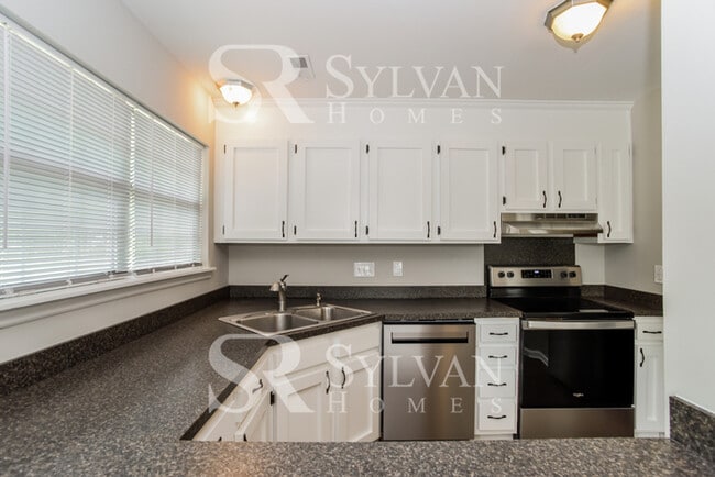 Building Photo - Carve Out a Great Life Here!