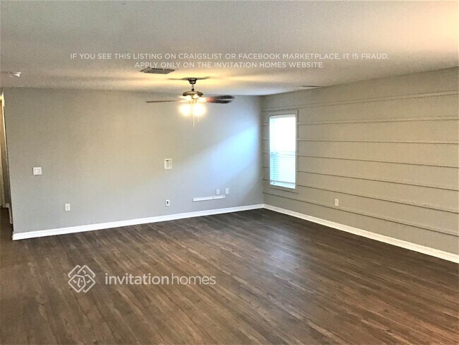 Building Photo - 10619 Laguna Plains Dr
