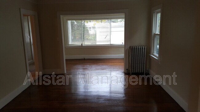Foto del edificio - 13558 Cedar Rd