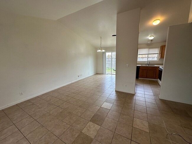 Foto del edificio - 3 Bed 2 Bath Home in the Lexington Area of...