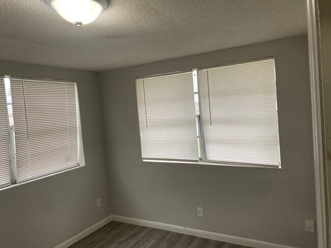 Habitación 1 - 264 NW 10th St