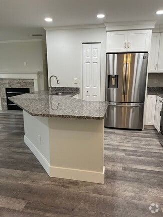 Building Photo - 200 Ironwood Dr