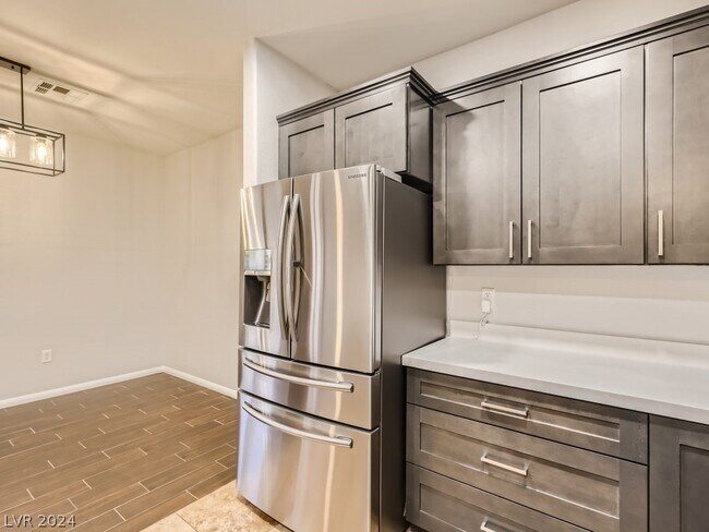 Foto del edificio - 855 N Stephanie St