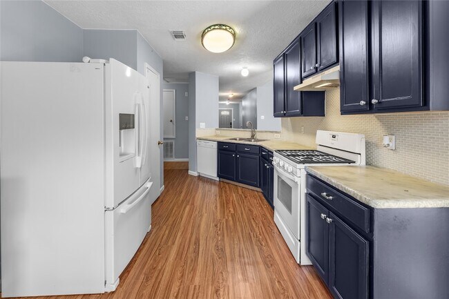 Foto del edificio - 1735 Oak Ridge Dr