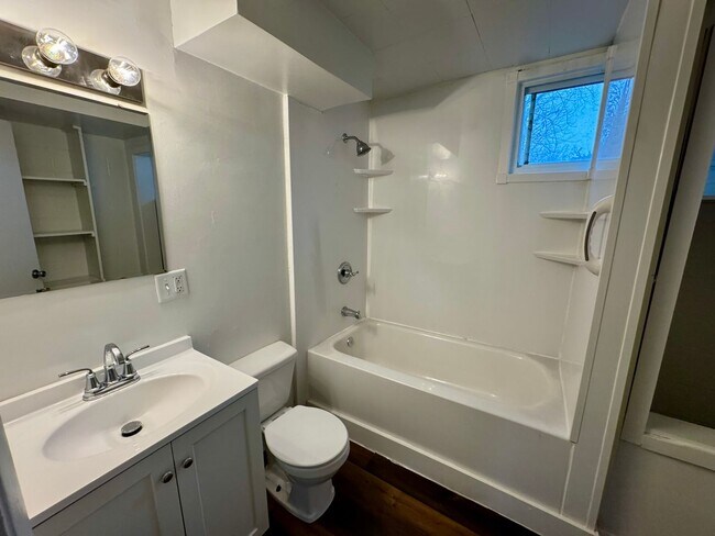 Foto del edificio - 1 Bed / 1 Bath • All Utilities Included • Private Entrance