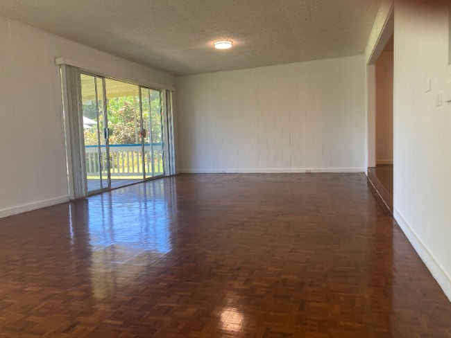 Building Photo - 579 Haihai St