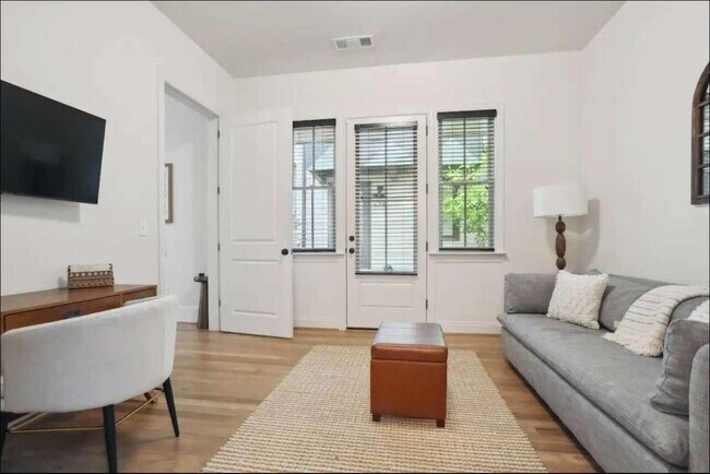 Foto del edificio - 684 Fraser St SE