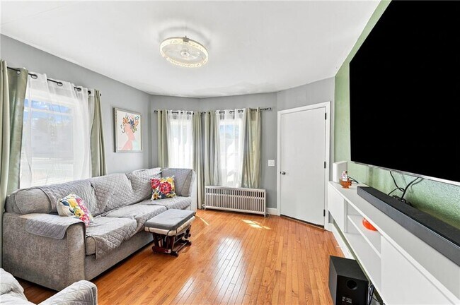 Foto del edificio - 353 Smithfield Ave