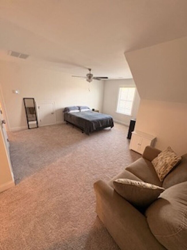 Foto del edificio - Available May!