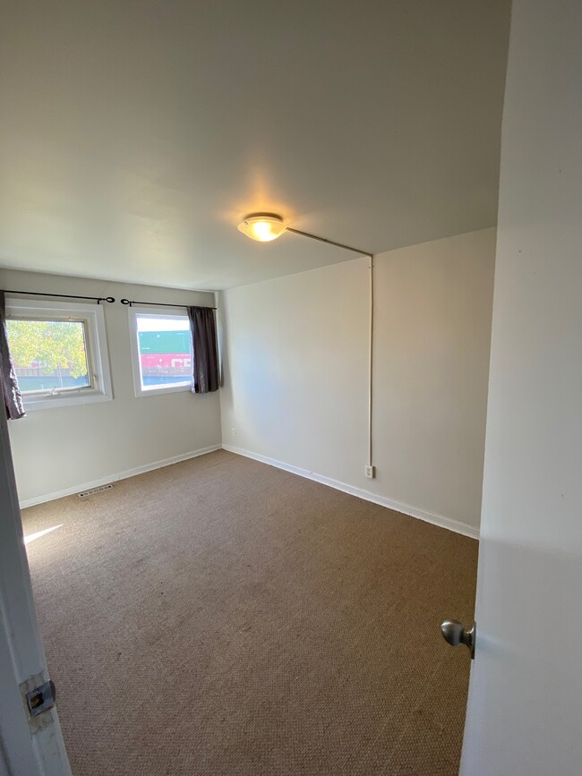 Building Photo - 598 Herbert Ave