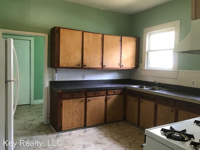 Building Photo - 3 br, 2 bath House - 200 Reagan St.