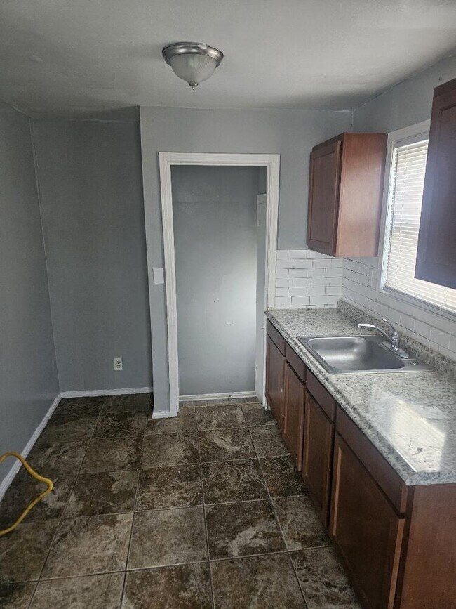 Foto del edificio - 12944 Rosemont Ave