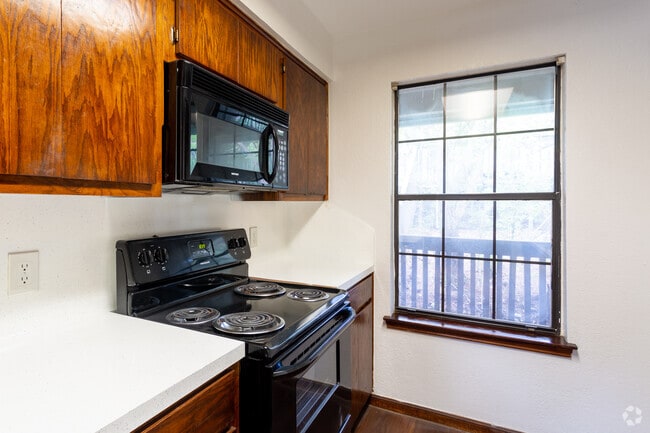 2BR, 2BA - 1180SF - Settler's Creek Apartments