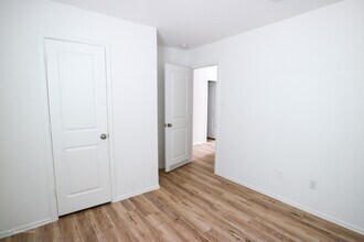 Building Photo - 21811 Hickory Spgs Ct