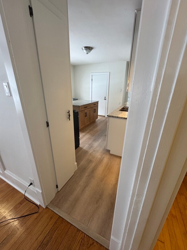 Building Photo - 6821 W Lloyd St