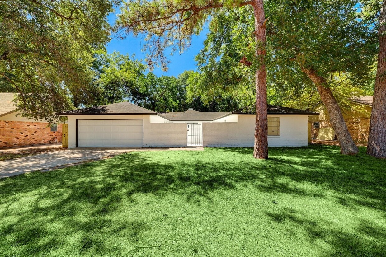 Foto principal - 5519 Sheraton Oaks Dr