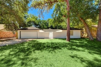 Building Photo - 5519 Sheraton Oaks Dr