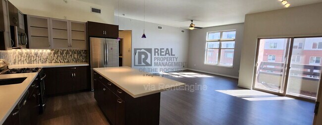 Building Photo - 204 Maple St